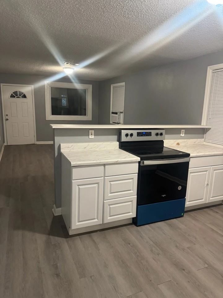 516 S Hennessey St - Photo 3 of 9