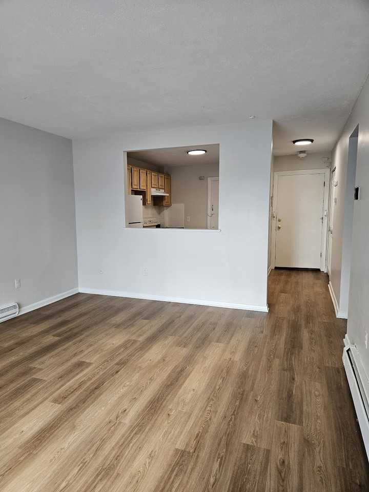 700 Cummins Hwy #12 - Photo 2 of 9