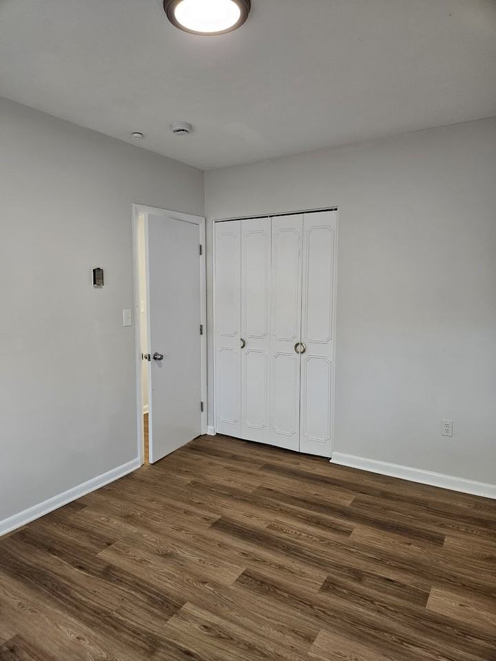 700 Cummins Hwy #12 - Photo 4 of 9