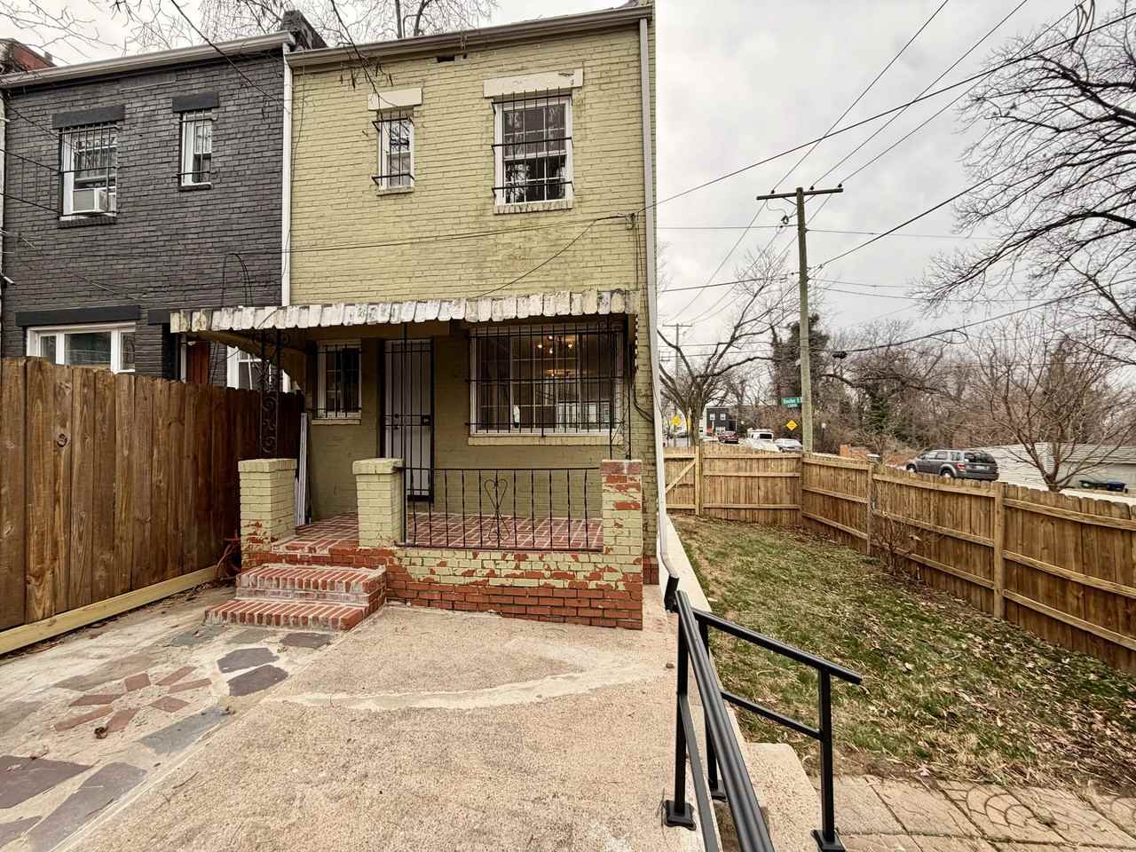 1300 Dexter Ter Se - Photo 3 of 14