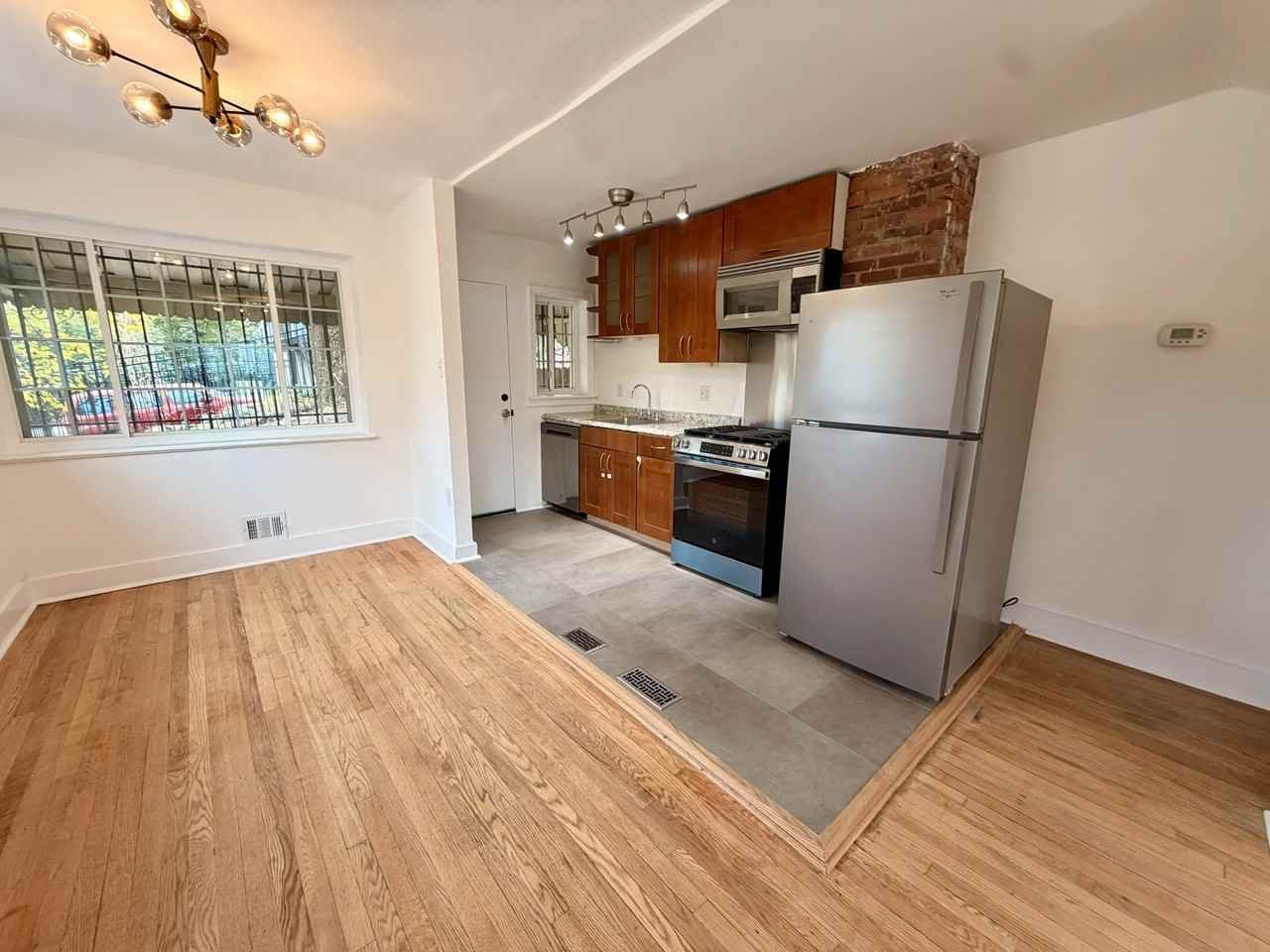 1300 Dexter Ter Se - Photo 5 of 14