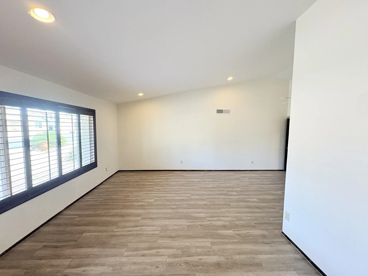 1013 W Keating Ave - Photo 3 of 20