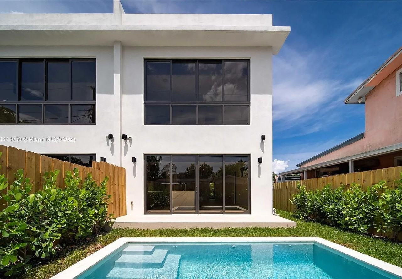 2710 Sw 34th Ave - Photo 2 of 19