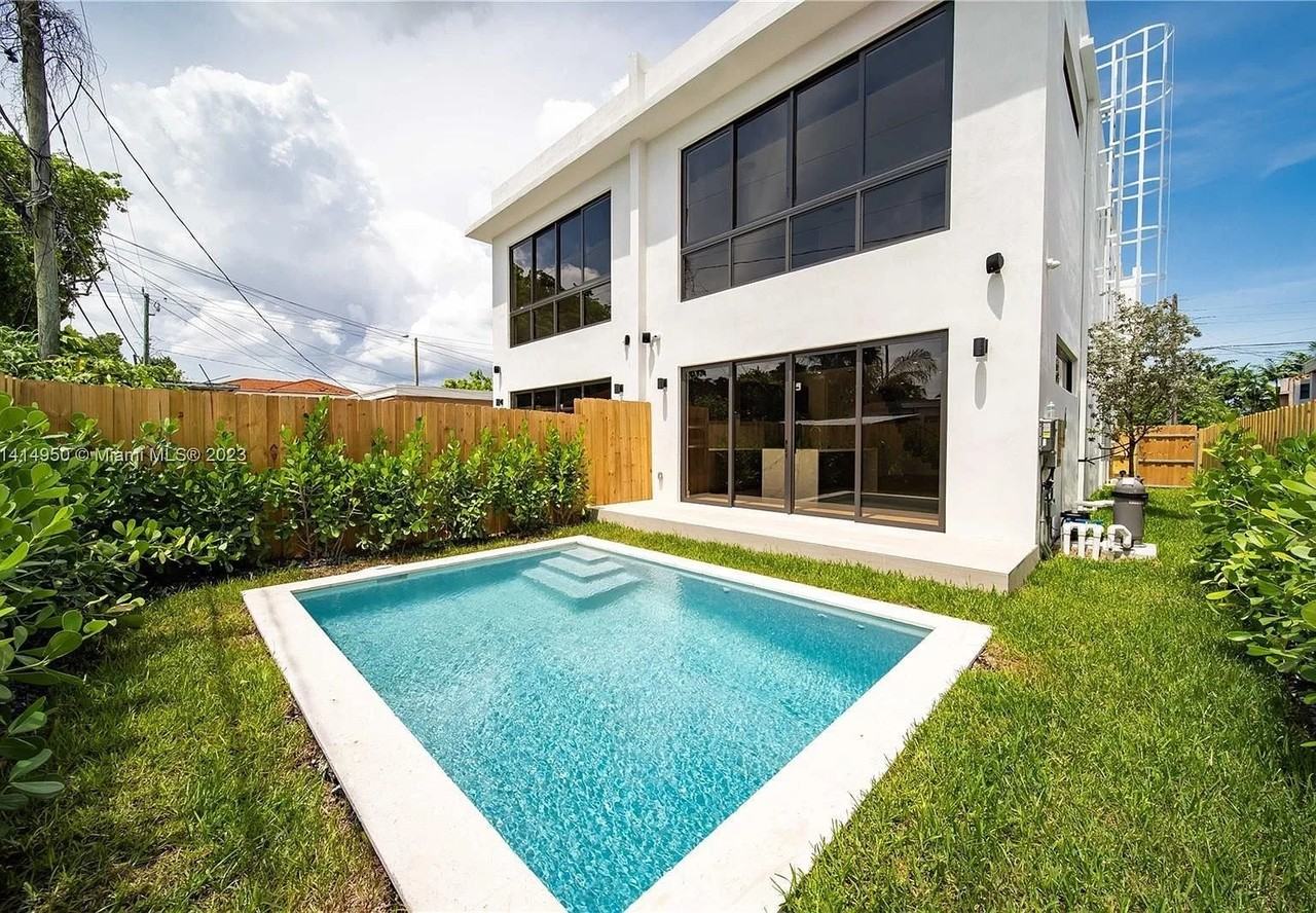 2710 Sw 34th Ave - Photo 3 of 19