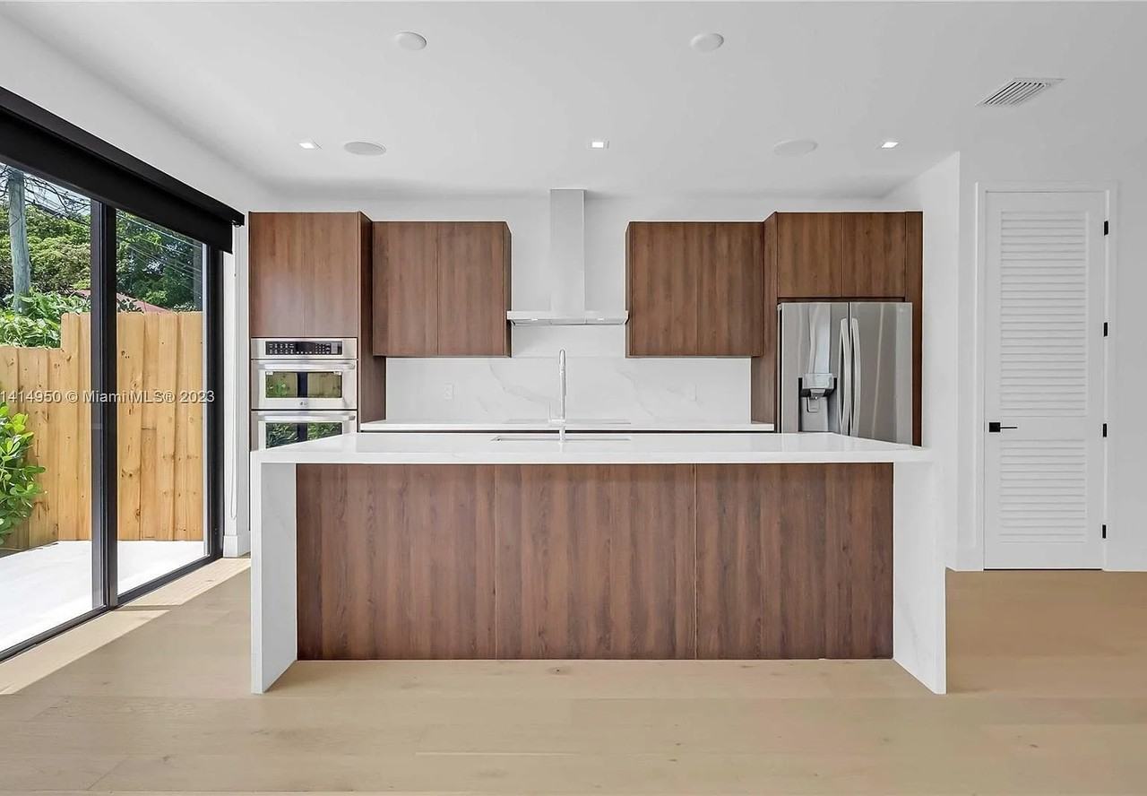 2710 Sw 34th Ave - Photo 4 of 19