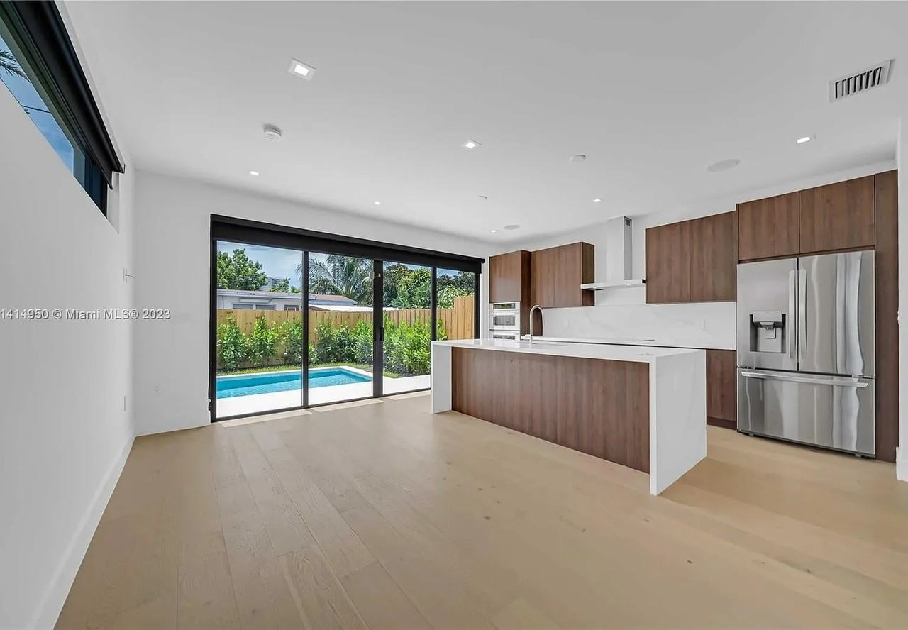 2710 Sw 34th Ave - Photo 5 of 19