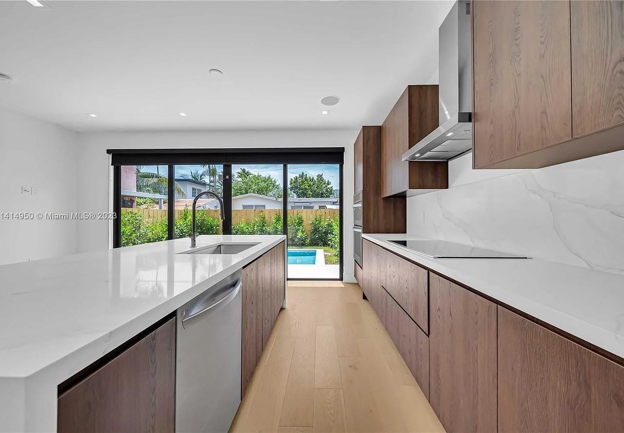 2710 Sw 34th Ave - Photo 6 of 19