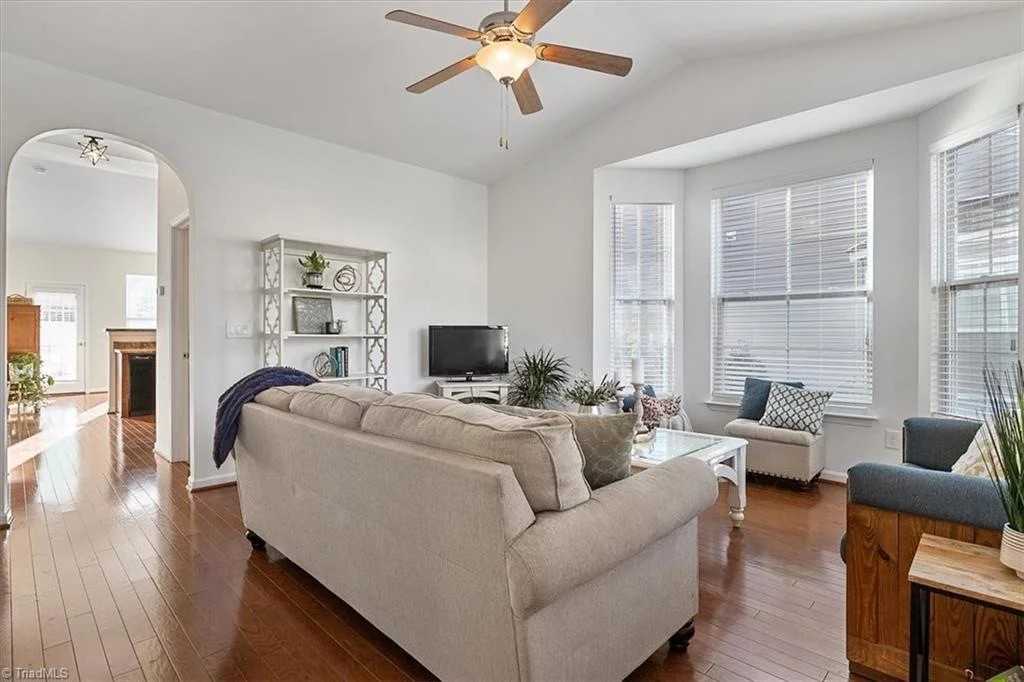 1173 Kelso Ln - Photo 3 of 17