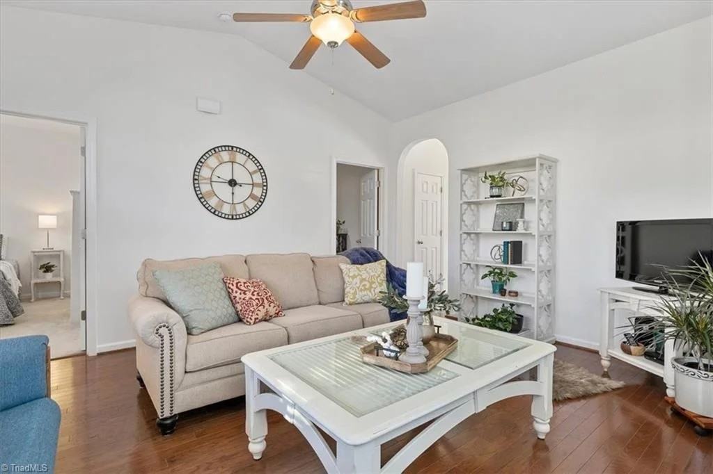 1173 Kelso Ln - Photo 4 of 17