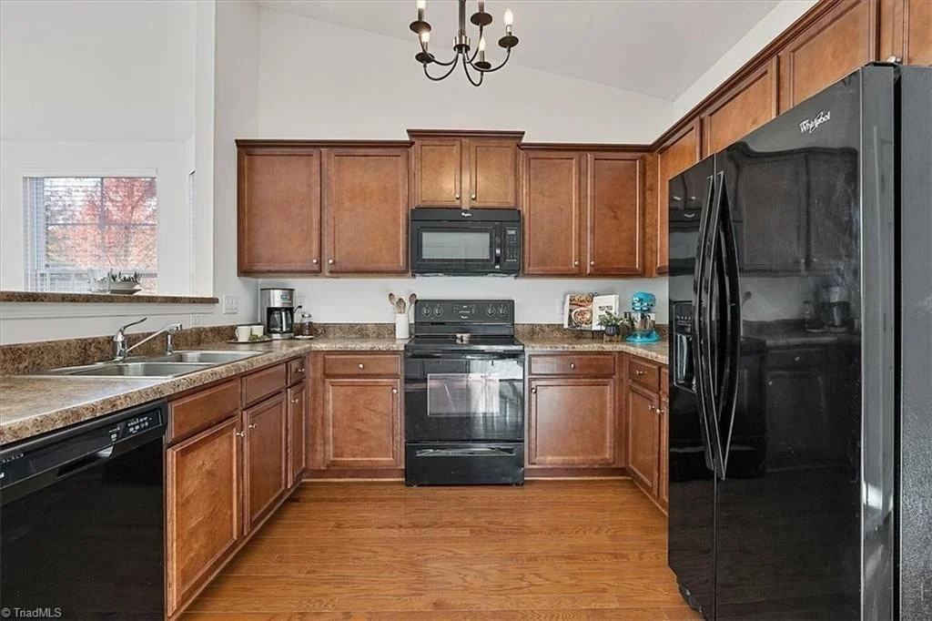 1173 Kelso Ln - Photo 7 of 17