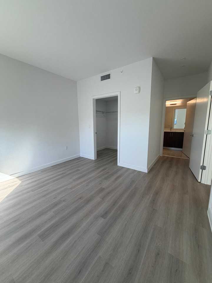 661 E 28th St #331 - Photo 3 of 6