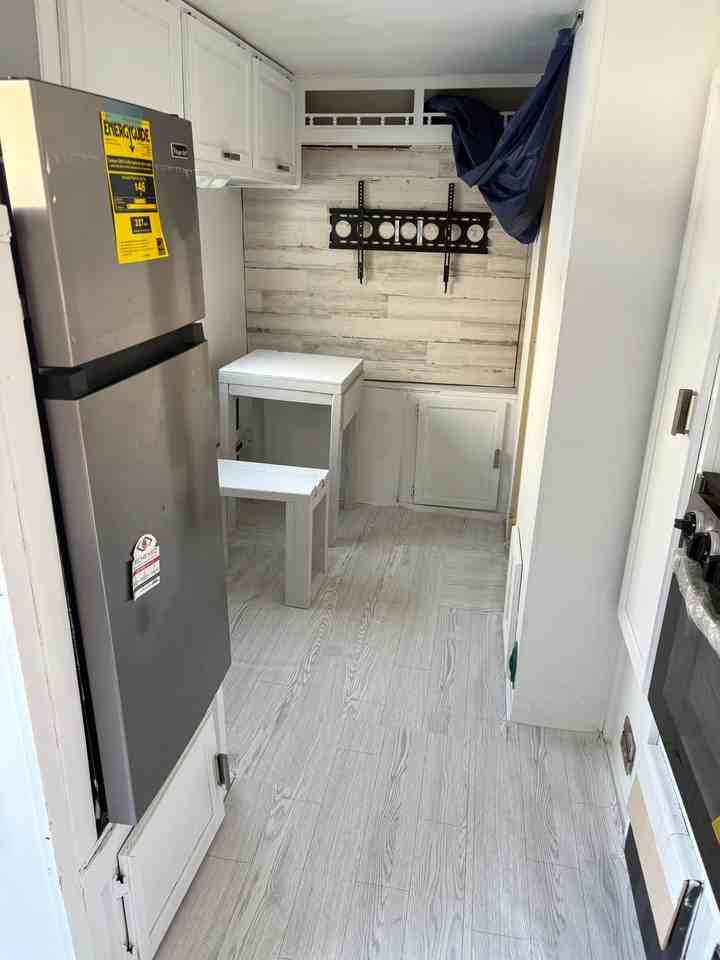 2750 Nwst #RV - Photo 3 of 7