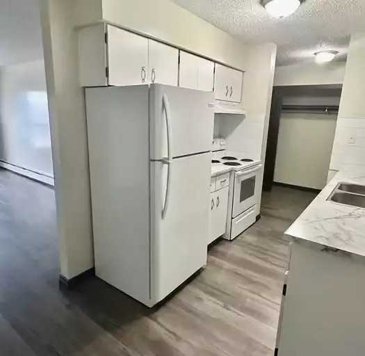144 Tamarack Dr - Photo 4 of 19