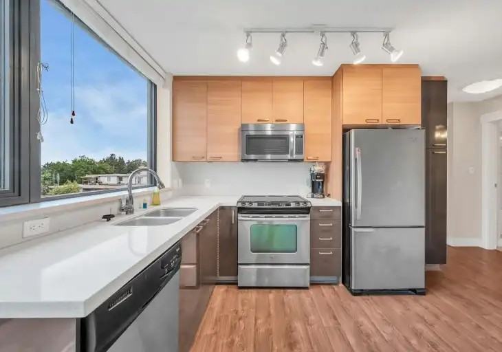 258 Sixth St #506 - Photo 3 of 7