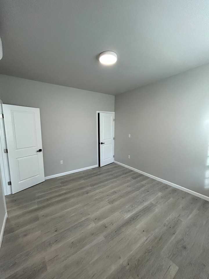 1 W Caroline Ave #2 - Photo 6 of 19