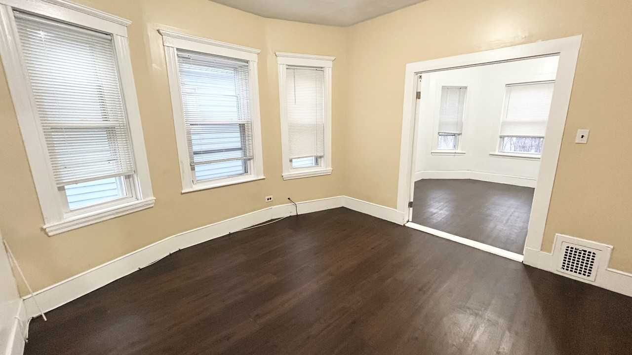 99 Essex St #3 - Photo 4 of 10