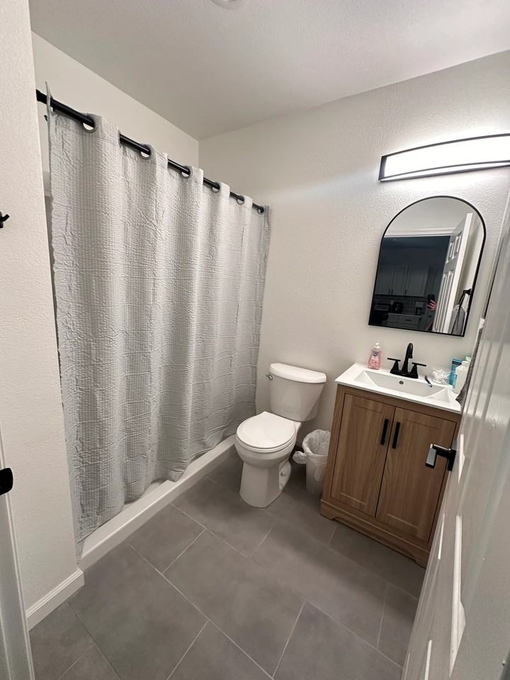 240 Adu - Photo 6 of 7