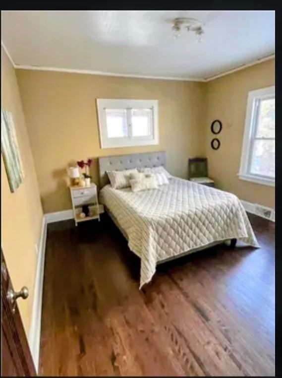 2642 Queen Ave N - Photo 2 of 2