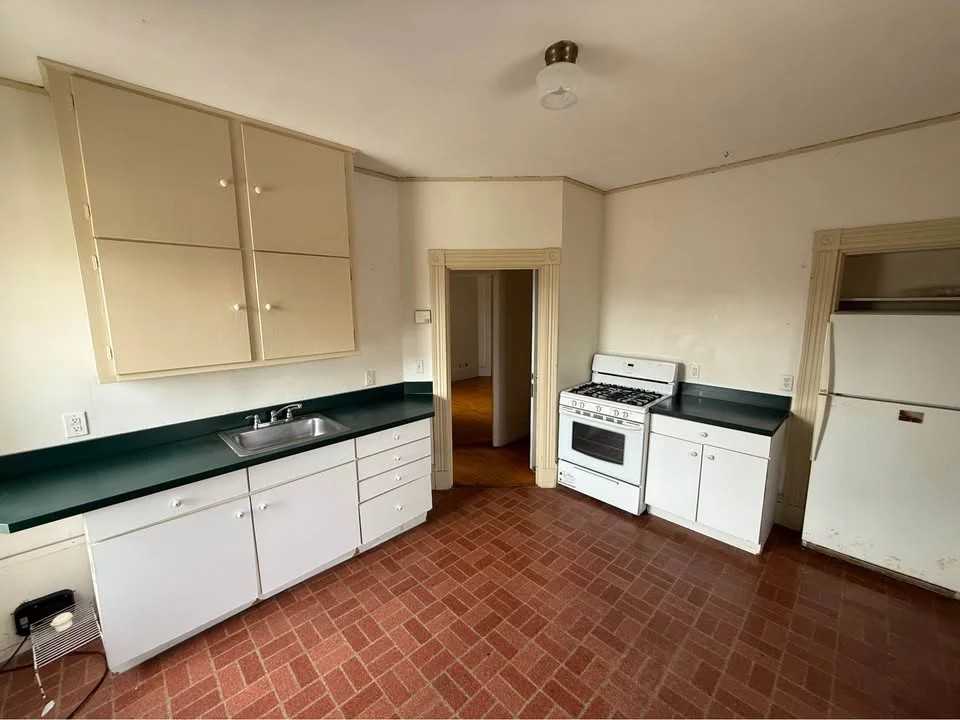 8 Hurlbut St #8-2 - Photo 5 of 16