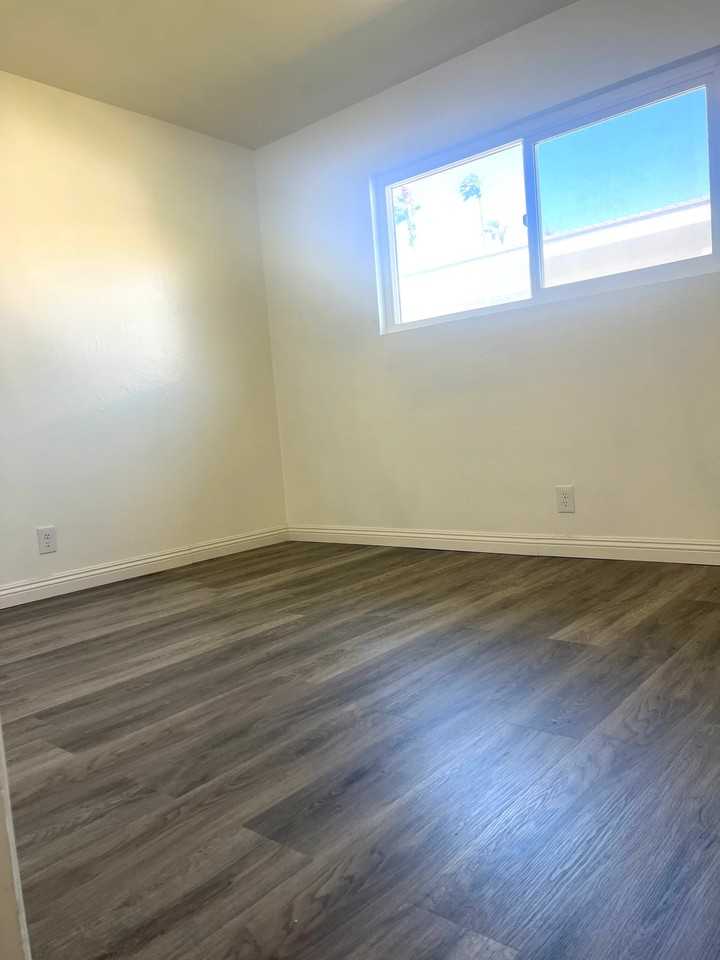 5125 Bandera St #E - Photo 6 of 7