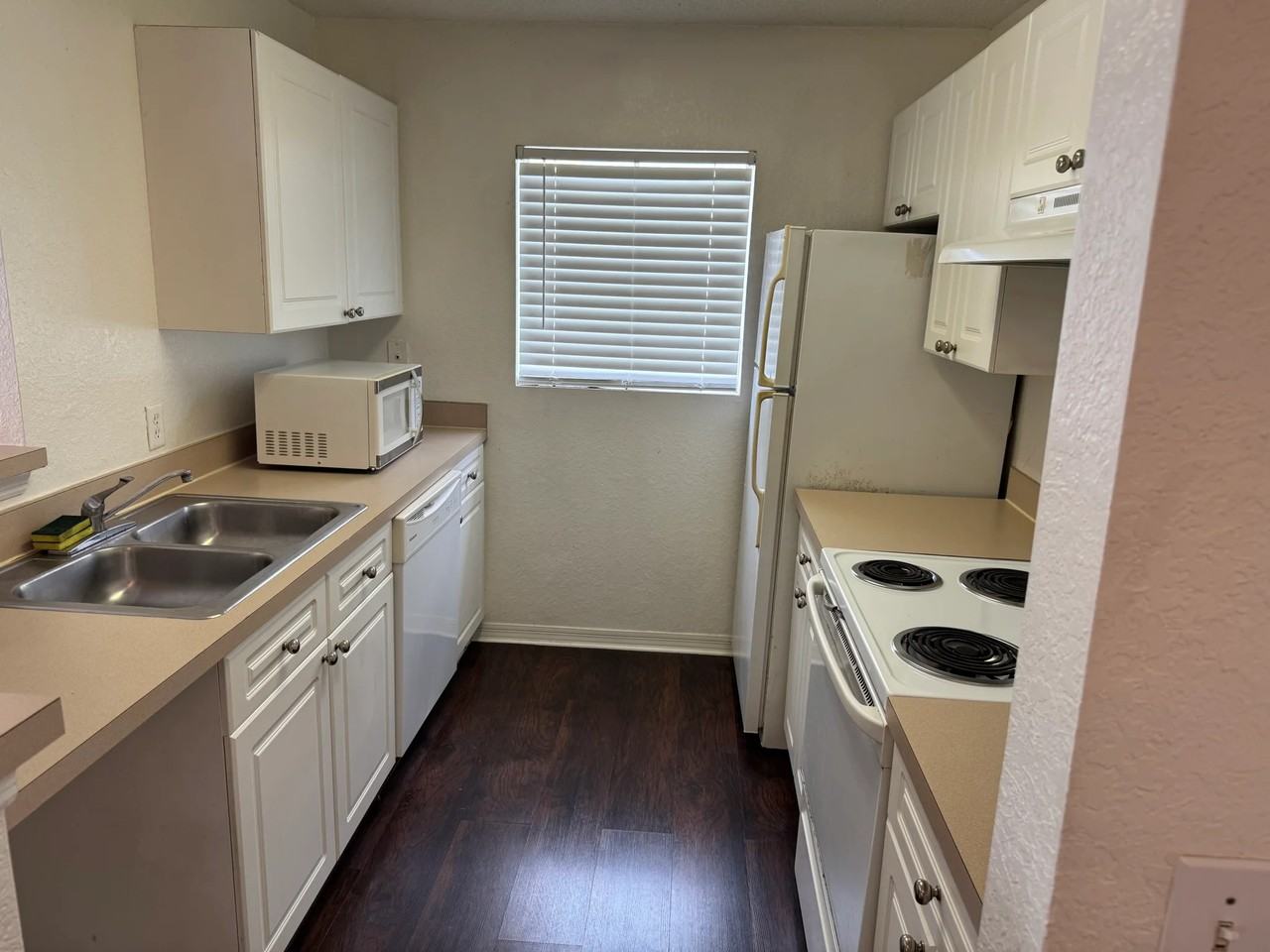 18001 Richmond Place Dr #935 - Photo 2 of 13