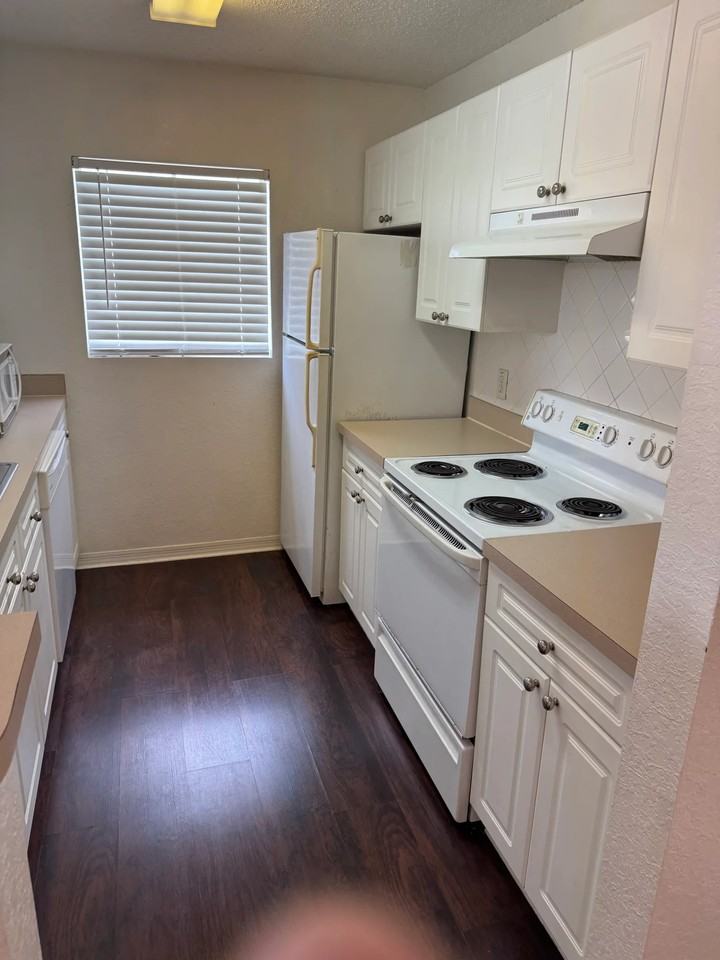 18001 Richmond Place Dr #935 - Photo 3 of 13