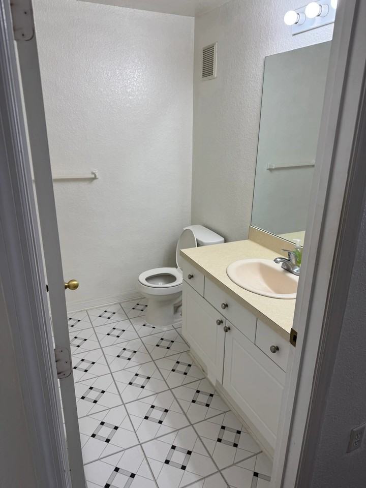 18001 Richmond Place Dr #935 - Photo 6 of 13