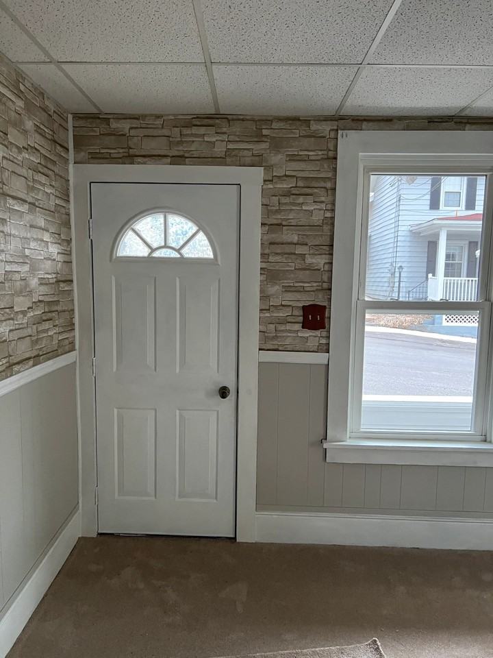 303 N 3rd St - Photo 2 of 18