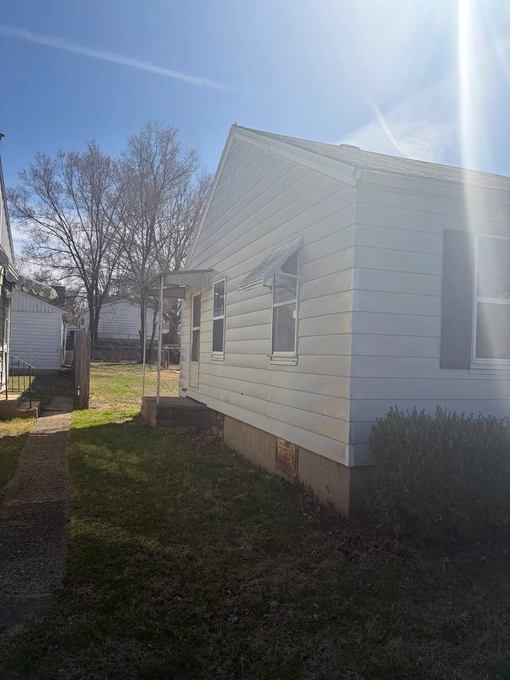 2408 W Wiswall St - Photo 2 of 18