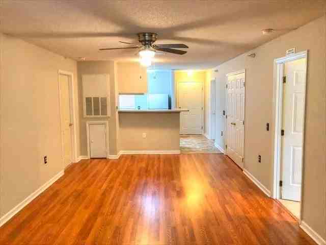 1430 Collegeview Ave - Photo 2 of 10