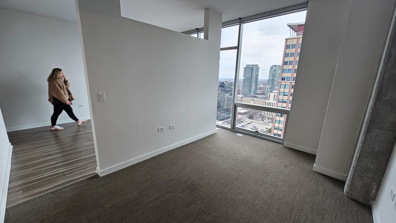 128 W Chicago Ave - Photo 3 of 8