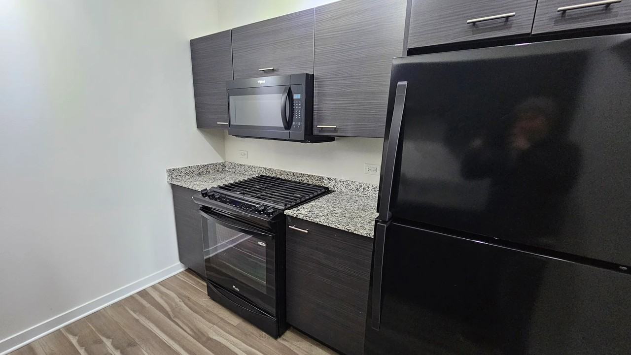 128 W Chicago Ave - Photo 5 of 8