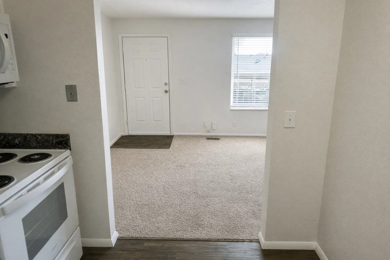 2519 S St #11 - Photo 4 of 14