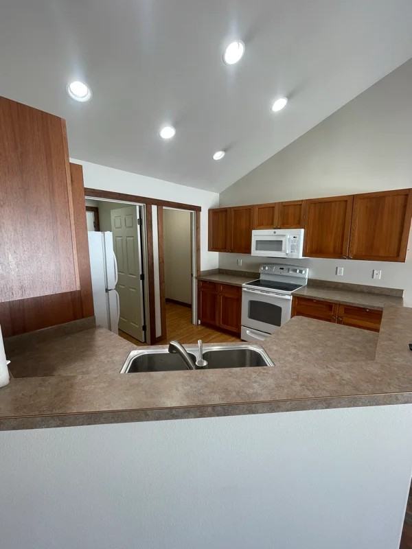 1429 11th St W - Photo 2 of 16