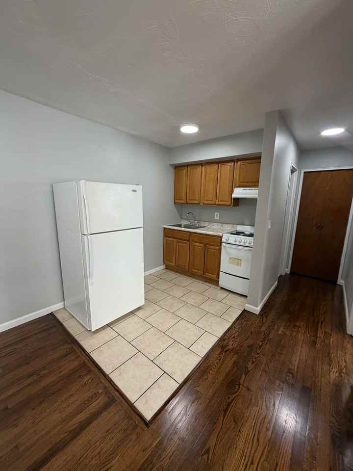 337 E Grand Ave #3B - Photo 3 of 6