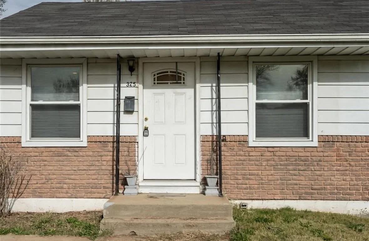 325 Caithness Rd - Photo 4 of 10