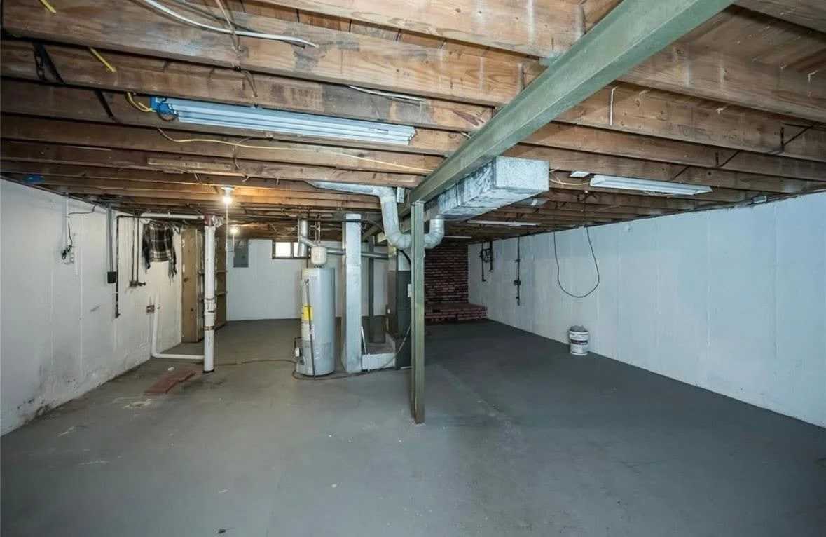 325 Caithness Rd - Photo 5 of 10