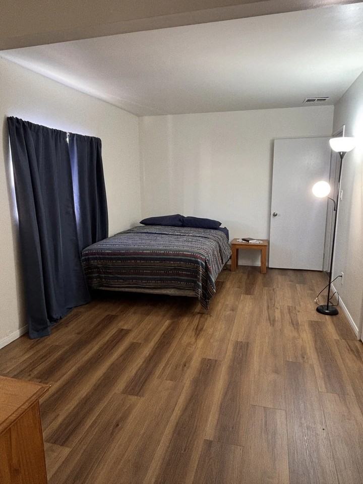 15514 Flatbush Ave - Photo 2 of 9