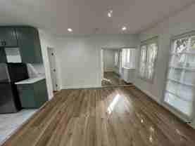 632 1/4 N Plymouth Blvd - Photo 1 of 1