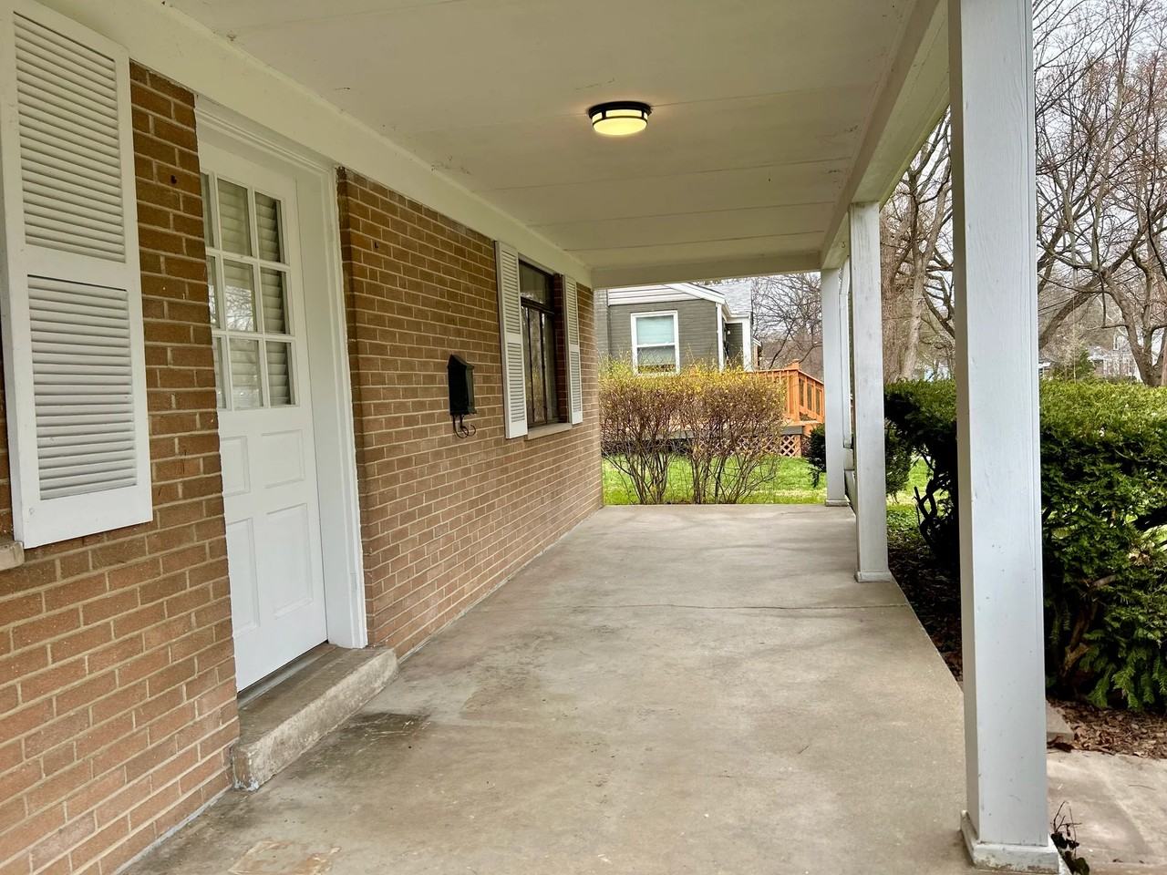 1415 Maple Ave - Photo 2 of 5