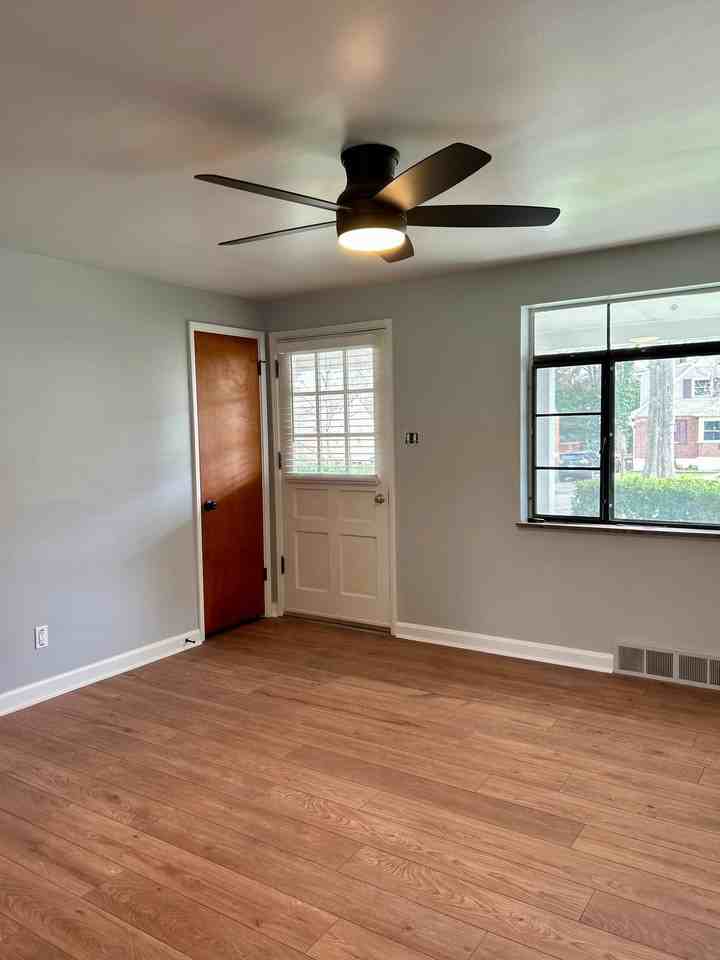 1415 Maple Ave - Photo 3 of 5