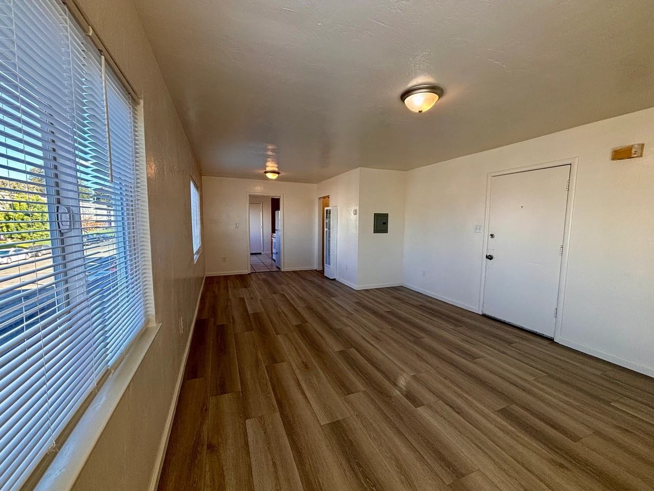 8632 Macarthur Blvd - Photo 2 of 20