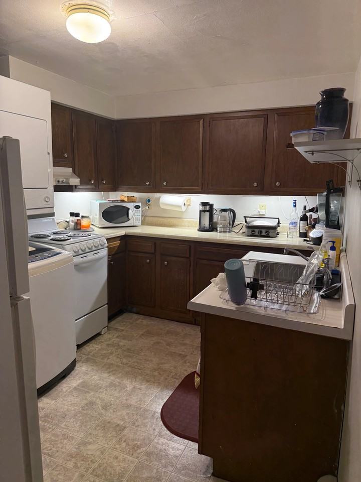 Latham Ct - Photo 2 of 5