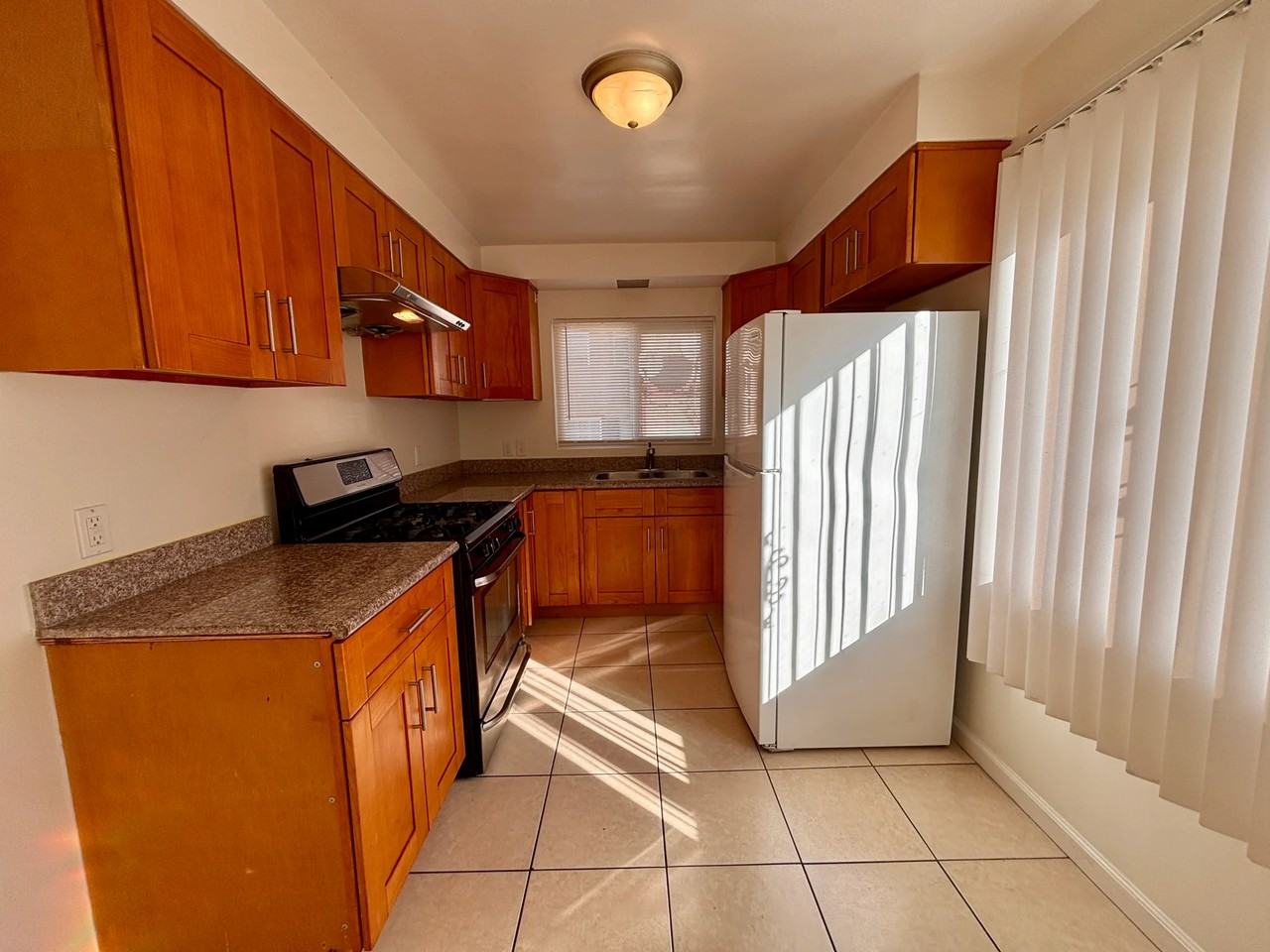 8638 Macarthur Blvd - Photo 3 of 12