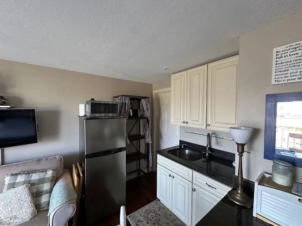 500 Winnacunnet Rd - Photo 2 of 20
