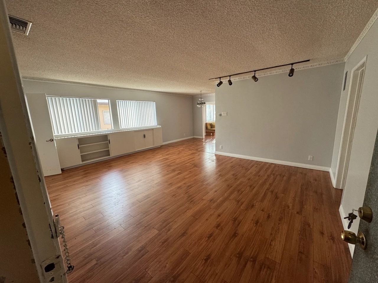 5208 Wilkinson Ave #4