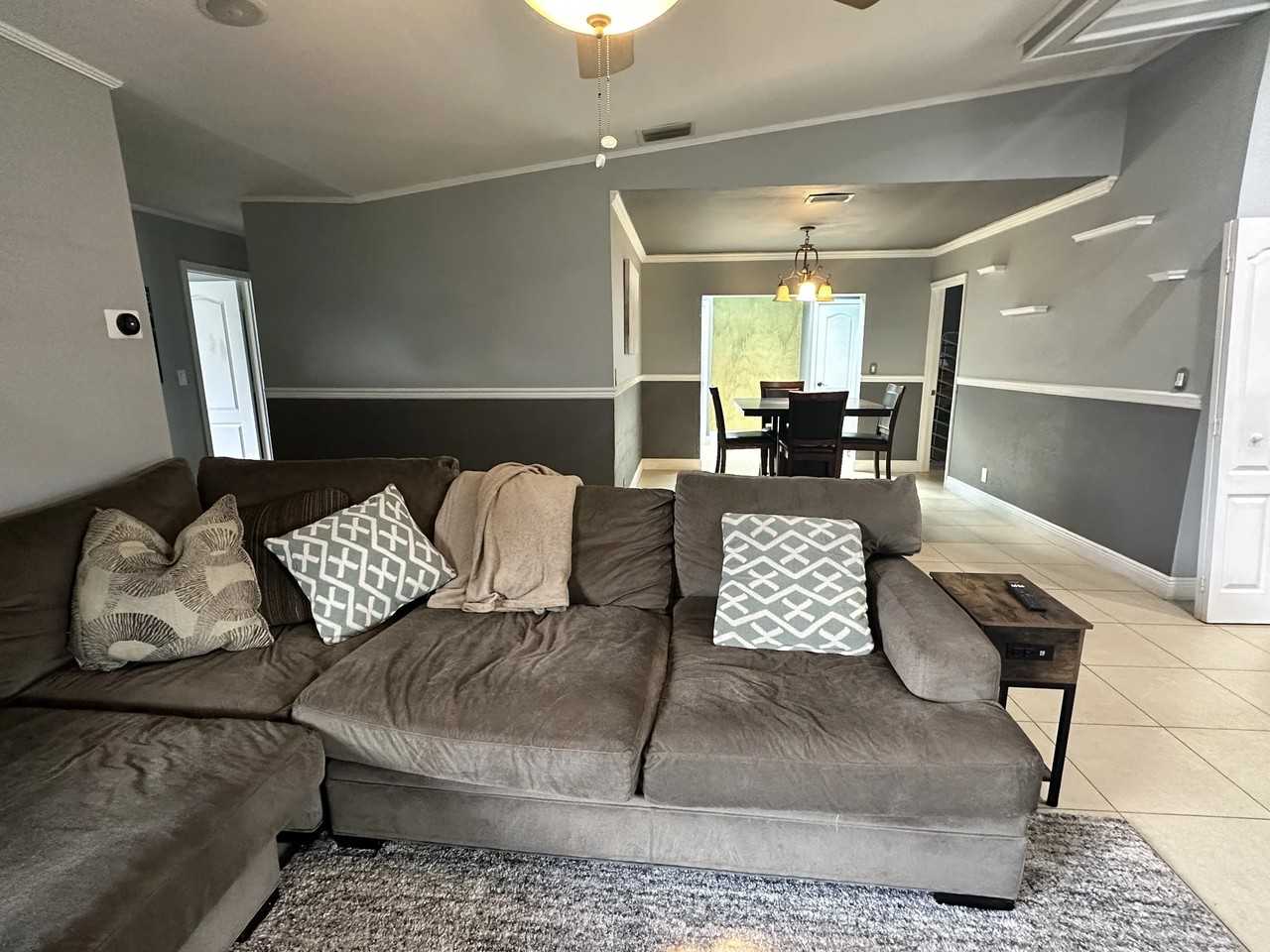 963 Nw 89th Ave - Photo 3 of 22