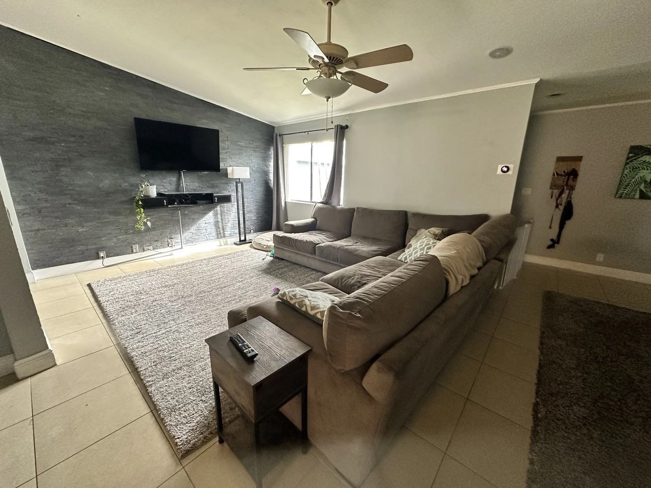 963 Nw 89th Ave - Photo 4 of 22