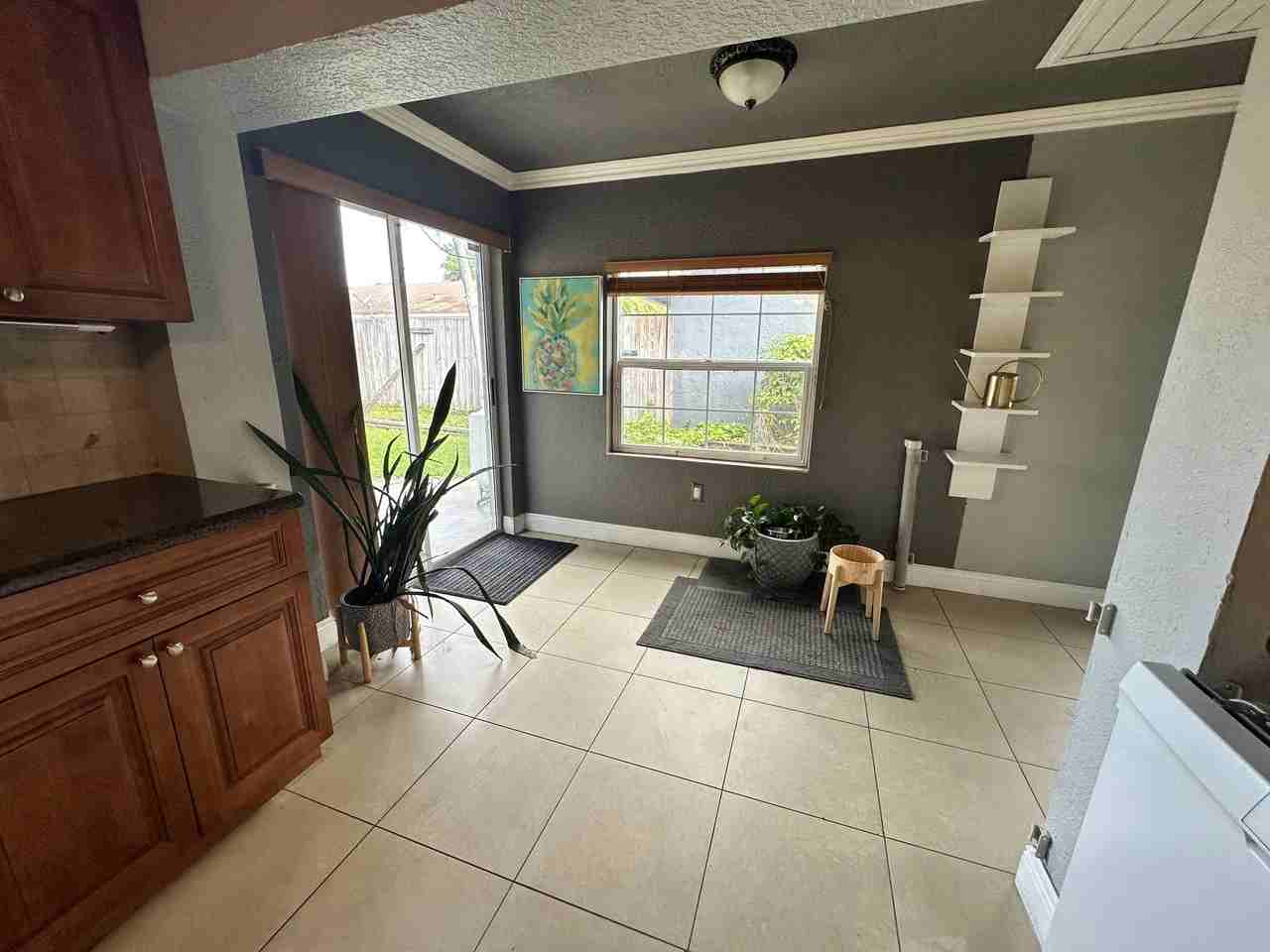 963 Nw 89th Ave - Photo 6 of 22