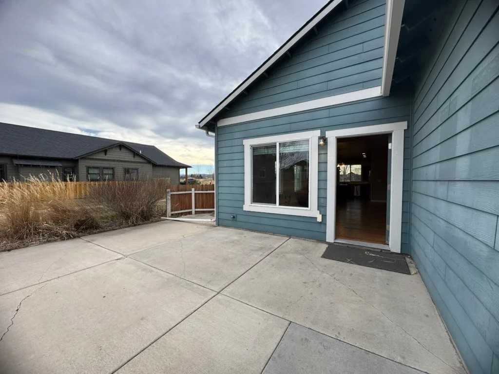 136 Bull Frog Dr - Photo 3 of 20